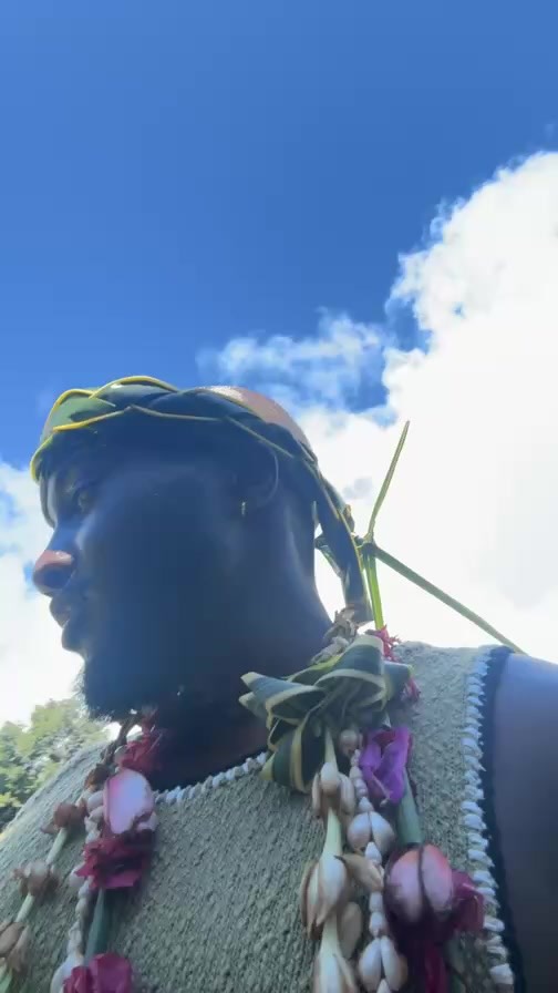 Instagram post by @papesan for KENZO Parfums. Caption reads: Activités à Tahitigui

@kenzoparfums.