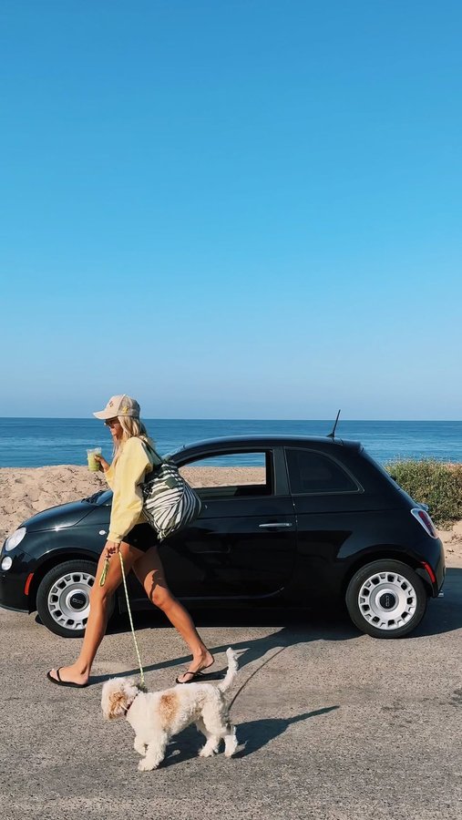 Instagram post by @carolenaoertli for ALOHA Collection. Caption reads: [...] that can be used year round.....