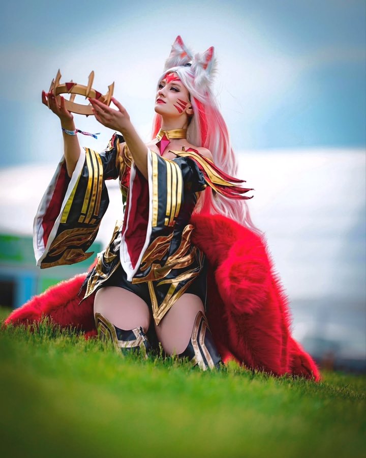 Instagram post by @_.xennaa_ for RoleCosplay. Caption reads: [...] and Denis

My iconic cosplay is from....