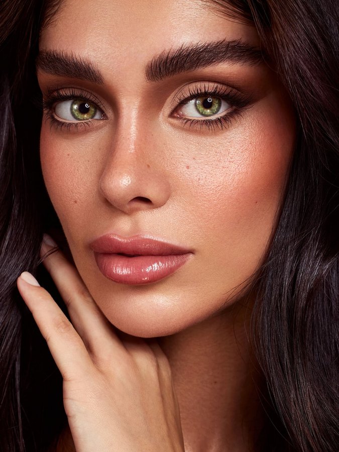 Instagram post by @lara_gilles for Profoto. Caption reads: [...] |
📸Shot with @canondeutschland @profoto....