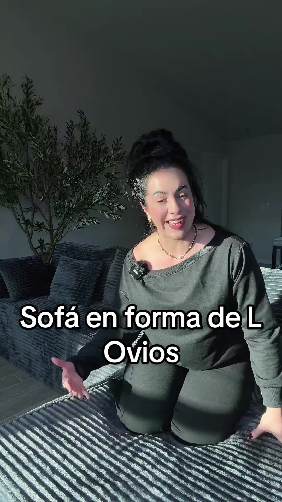 TikTok post by @itsletty8 for OVIOS OFFICIAL. Caption reads: [...] #sofa #decoracion #casa #hogar @OVIOS....