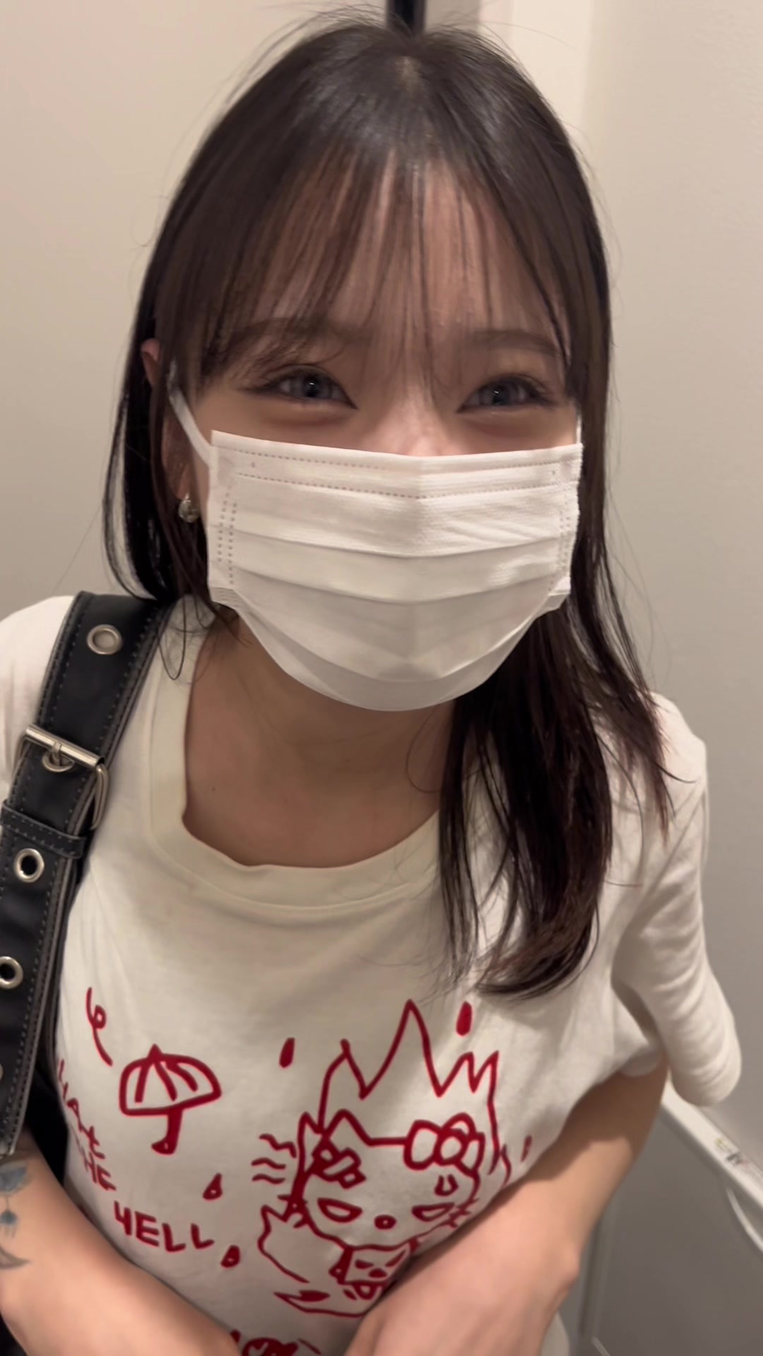 TikTok post by @ikrooooo00 for Xenia Clinic. Caption reads: 彼女の美容の秘訣！@xeniaclinic #xeniaclinic #pr .