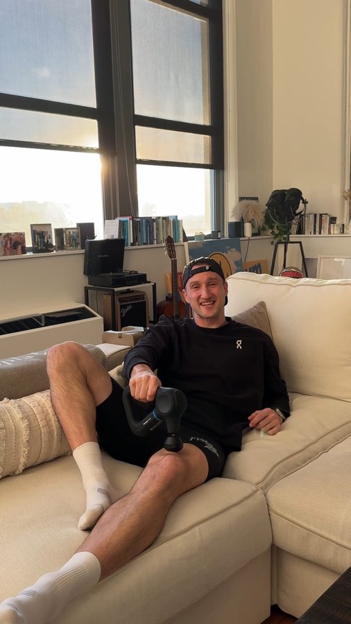 Instagram post by @marcelfloruss for Therabody. Caption reads: IT’S MARATHON DAY!
And the @therabody Reset Lounge....