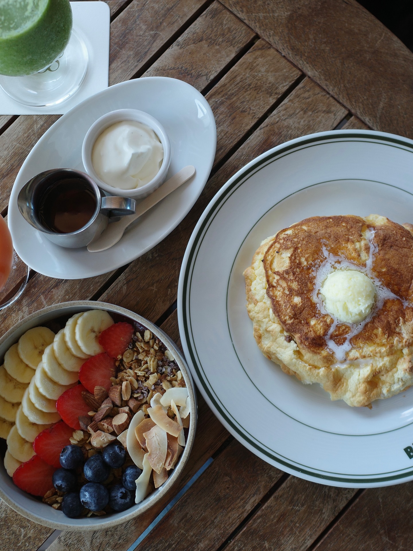 Instagram post by @maeda_nozomi for THE AOYAMA GRAND HOTEL. Caption reads: 大好きなTHE BELCOMO....