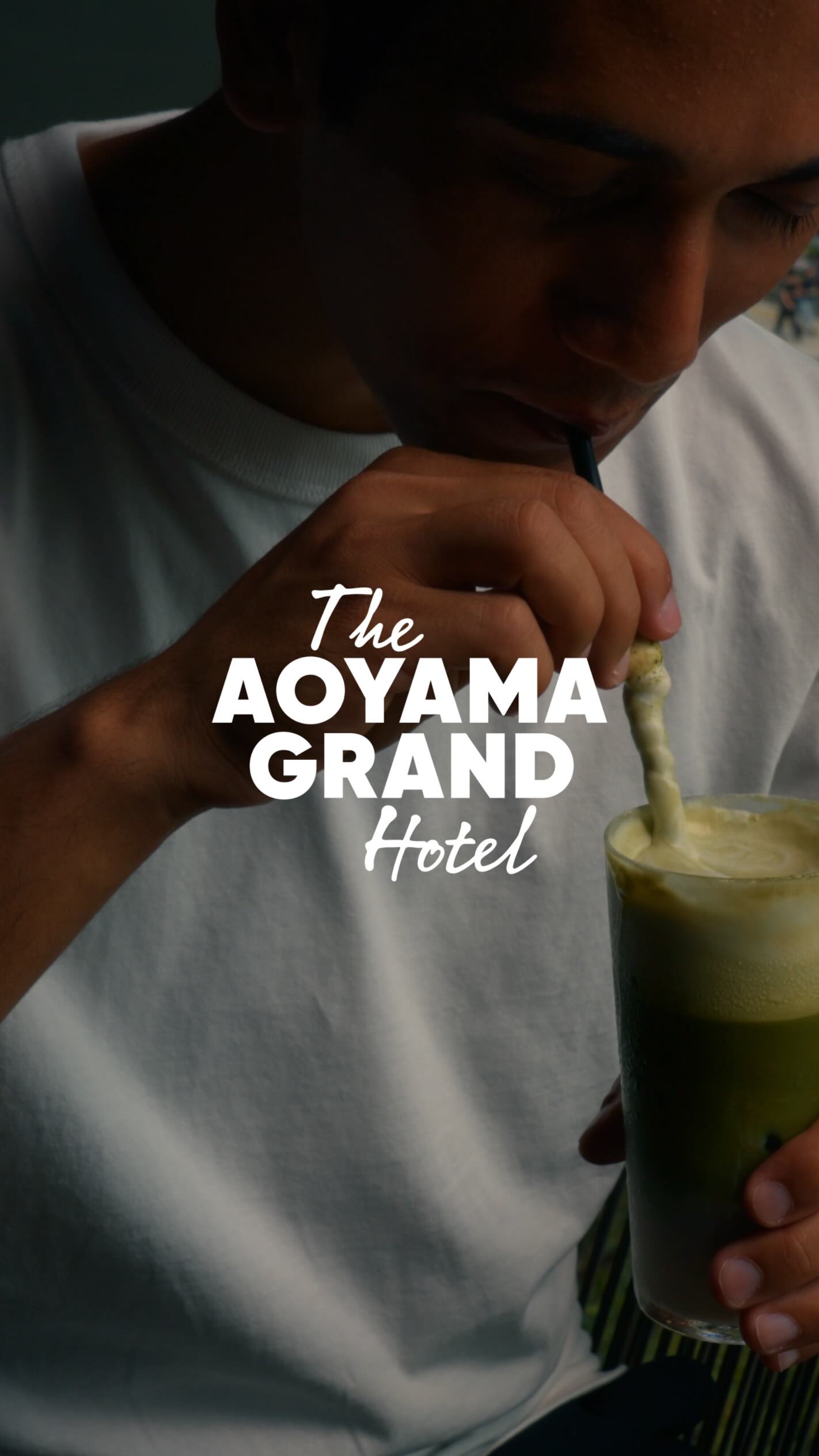 Instagram post by @cafellage for THE AOYAMA GRAND HOTEL. Caption reads: 最新の抹茶オーツミルクラテ🍵

@aoyamagrand 
店名：THE....