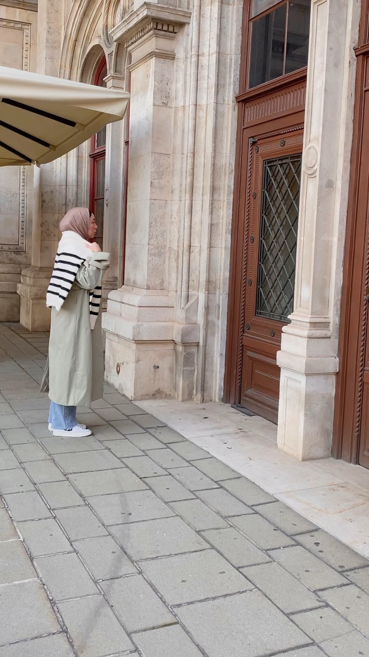 Instagram post by @aminabelall for OUTFITBOOK. Caption reads: Outfit check ✔️
Full look @outfitbook_.