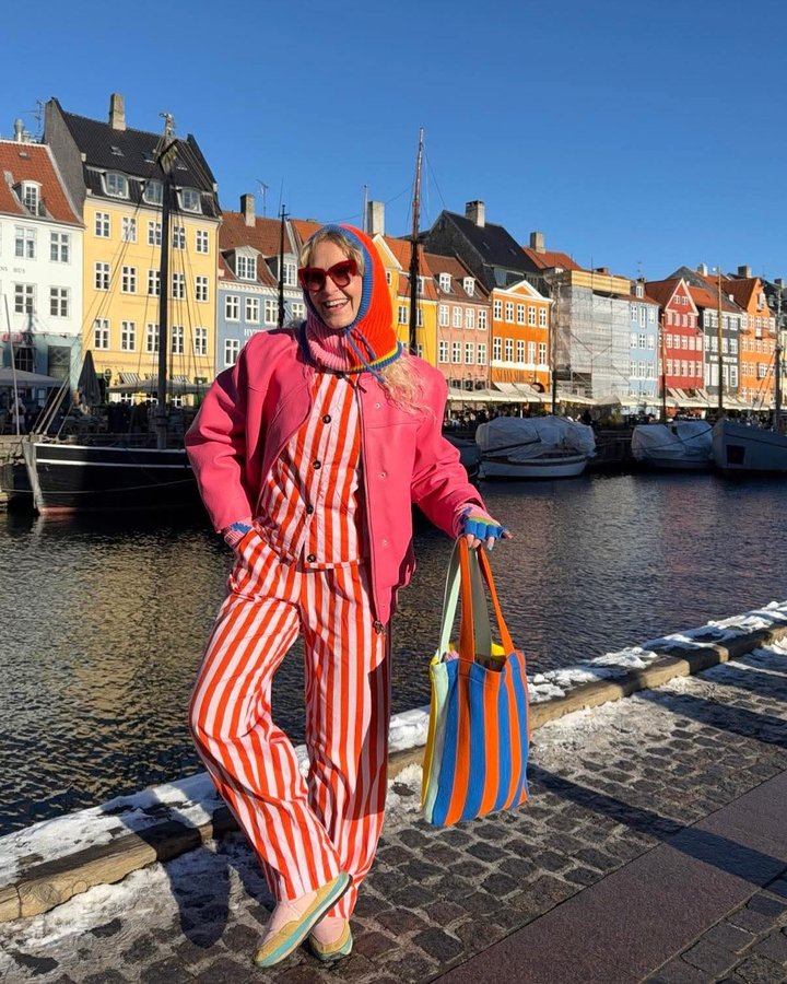 Instagram post by @muggemugge for Lollys Laundry. Caption reads: Stripe a pose 🎪

ad | tags.