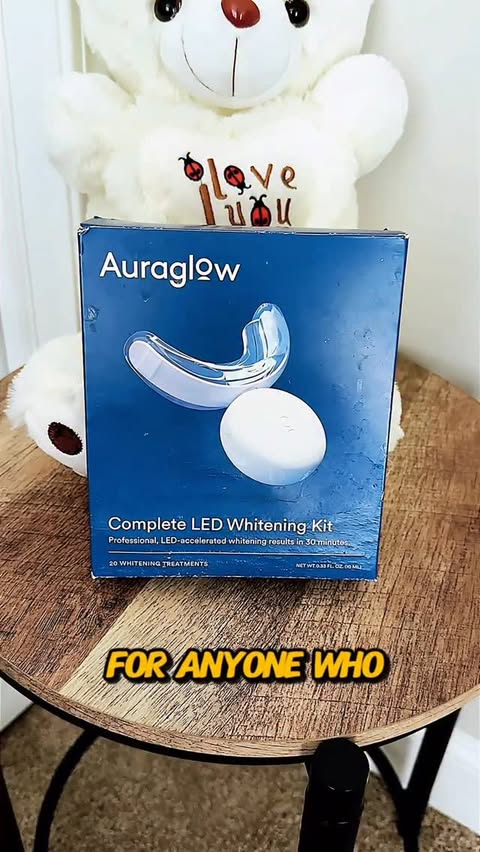 Instagram post by @rockyveen for AURAGLOW. Caption reads: @auraglow @stackinfluence #auraglow [...].