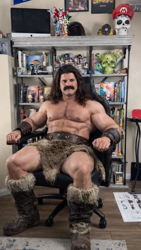 Instagram post by @geekfireink for EwinRacing. Caption reads: [...] You can get 25% OFF using code GEEK at....