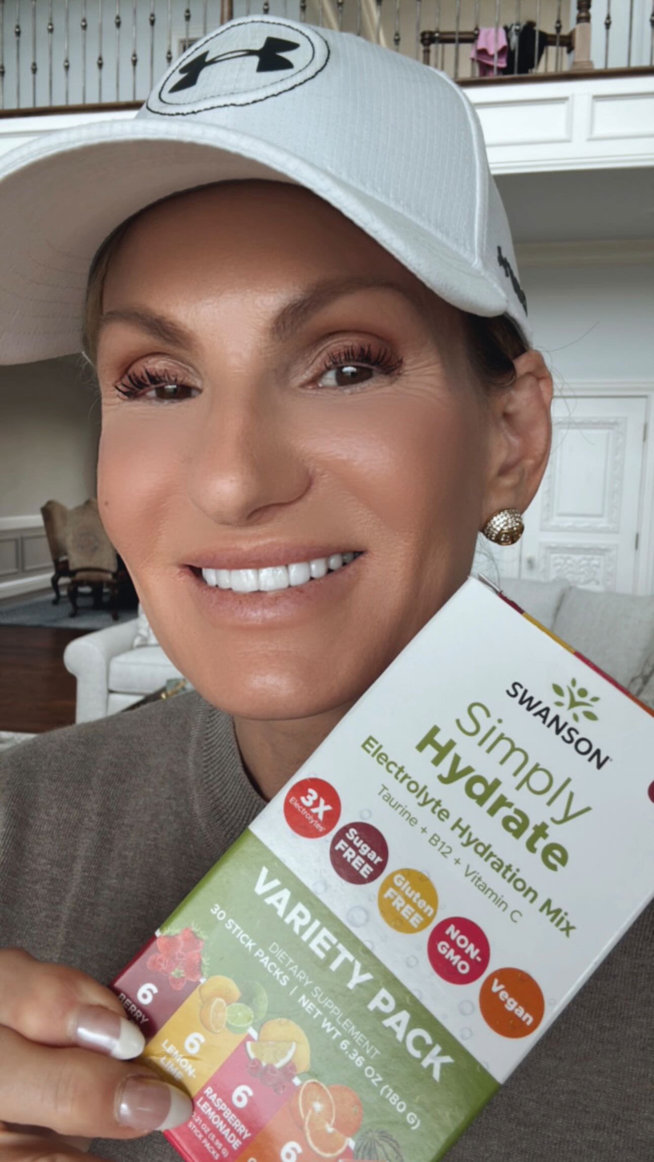 Instagram post by @oysterstopearls for Swanson Health. Caption reads: Hydration that works as hard as I do 💦

This....