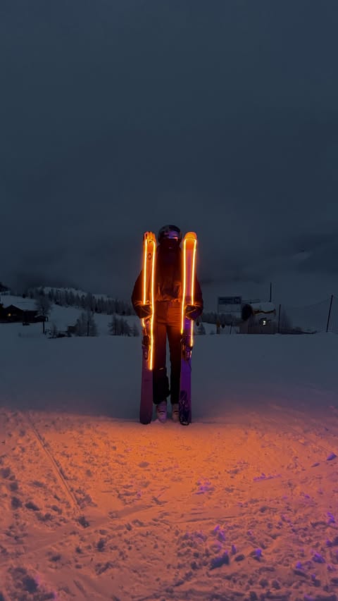 Instagram post by @kellysildaru for Oysho. Caption reads: don’t try this at home! 🔮

#oysho #oyshoski....