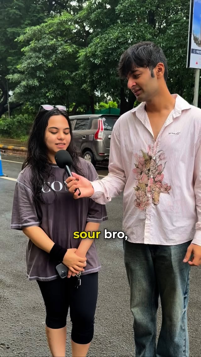 Instagram post by @arya_kothari for Chupa Chups. Caption reads: Prizes utne hi Samajh ke Bahar, Jaise Chupa Chups.....