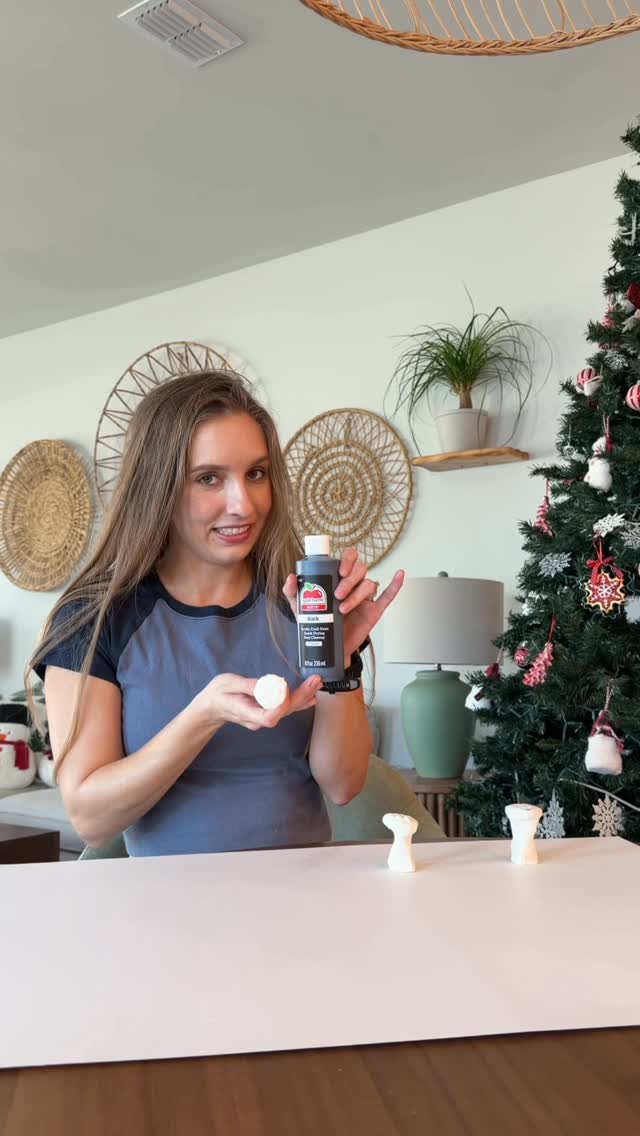 Instagram post by @thelexibunch for Crayola. Caption reads: Who said cats cant have cute DIY projects too 😾....