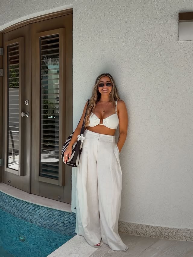 Instagram post by @jennymogeystylist for Trending Travel. Caption reads: [...] were blown awayyyy! 😮✨ @sandals_uk....