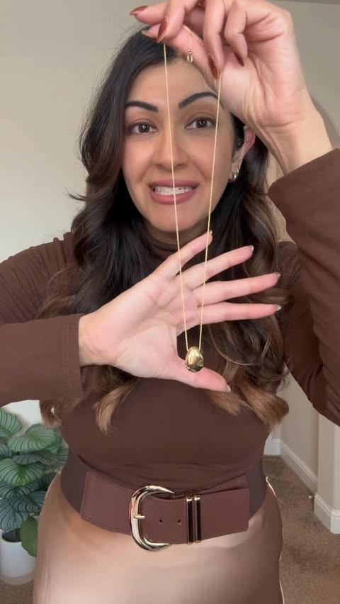 Instagram post by @bringingbackbabeeta for ana luisa. Caption reads: [...] shopping?— this is your sign. ✨🎁
 Ana Luisa....