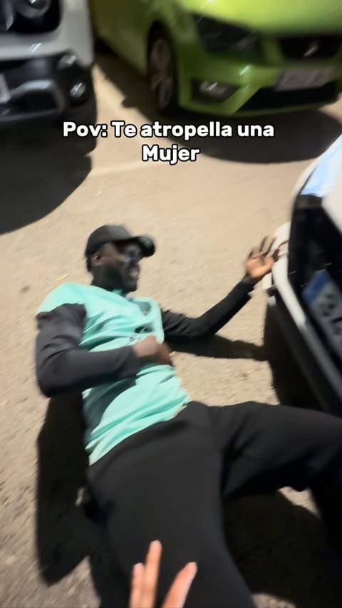 Instagram post by @byansuu for Herboxa. Caption reads: Te atropella una mujer #herboxa.