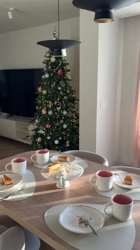 Instagram post by @andelaroncevic for Sinsay. Caption reads: Božićnih dekoracija nikad dosta, a @sinsay_hr....