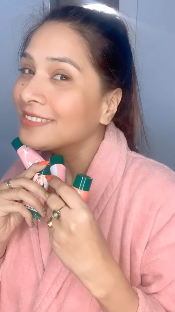 Instagram post by @withlovemedini for Nature’s Essence. Caption reads: #ad
How I got my perfect Pearly-white Valentine....
