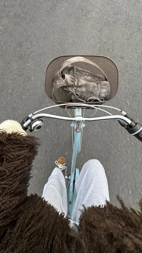 Instagram post by @vitamin__sea_ for Munthe. Caption reads: Art in the City @muntheofficial ♡ *publicité....