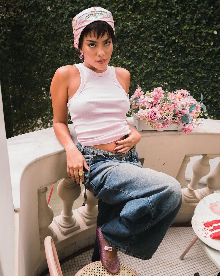 Instagram post by @bellacampox for Melissa. Caption reads: Girly mood com minha Melissa Harper 🎀
#publi.