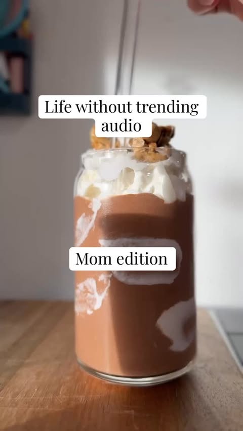 Instagram post by @sofiajdedo for DAILY HARVEST. Caption reads: Proof that you can make a smoothie AND have the....