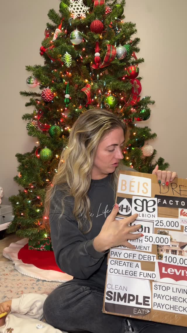 Instagram post by @haileyjens_ for Albion Fit. Caption reads: ✨ I NEED YOUR HELP! 

A couple weeks ago, I had a....