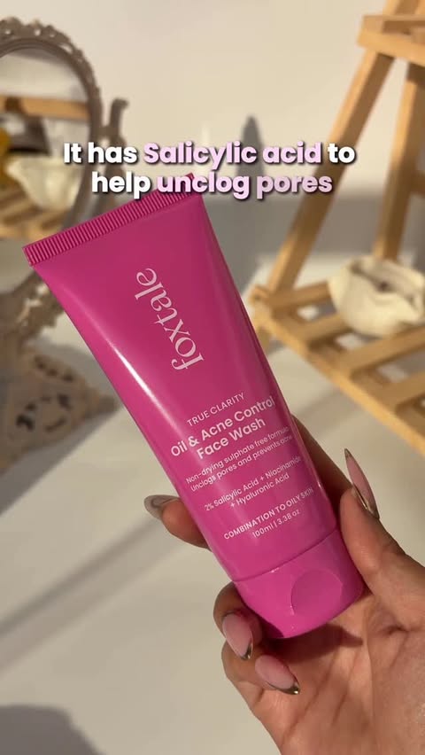 Instagram post by @harshieesthetic for Foxtale. Caption reads: Oily, acne-prone skin is honestly a daily....