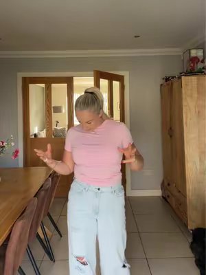 TikTok post by @tammiedrysdalex for FeelinGirl-UK. Caption reads: [...] and thee best bras 👌🏻 #tshirt #bra....