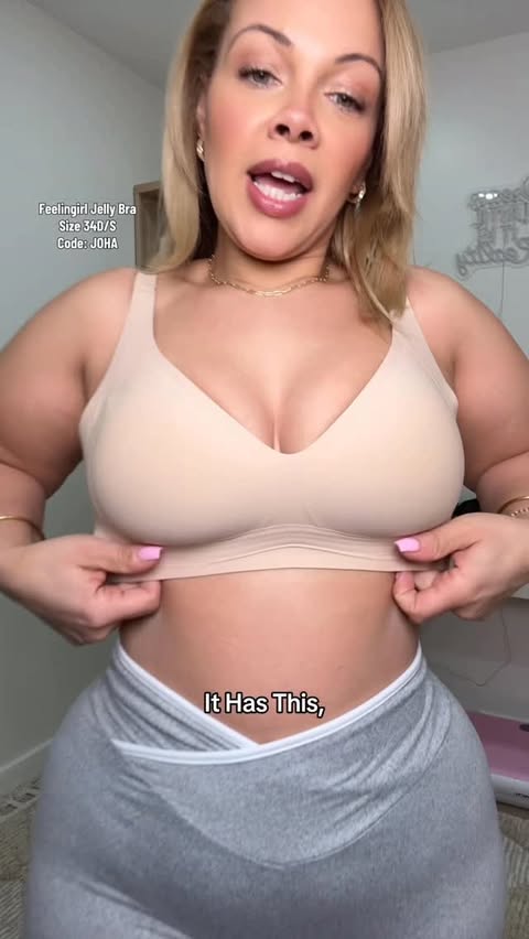 Instagram post by @johanna.inspires for Feelingirl. Caption reads: Feelingirl JellyBra that actually lifts without a....