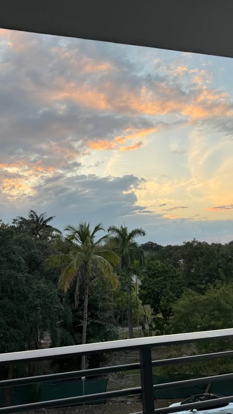 Instagram post by @franzlska for Hunkemöller. Caption reads: [...] & White pants: @hunkemoller ❄️ |....