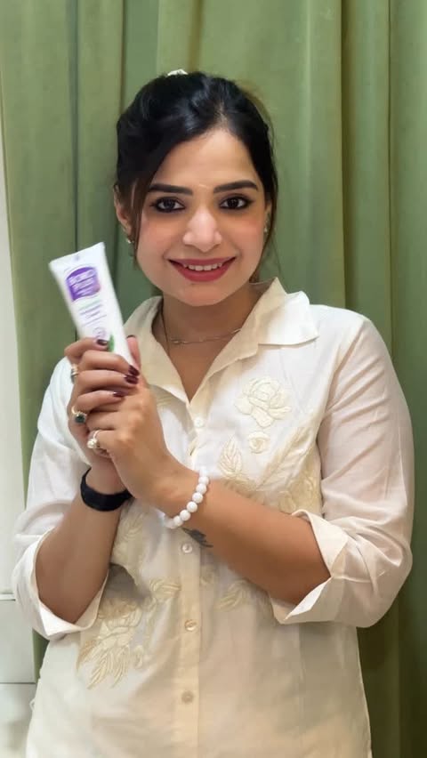 Instagram post by @sonal_agrawal20 for BoroPlus. Caption reads: [...] Holi, let your skin enjoy the fun while....