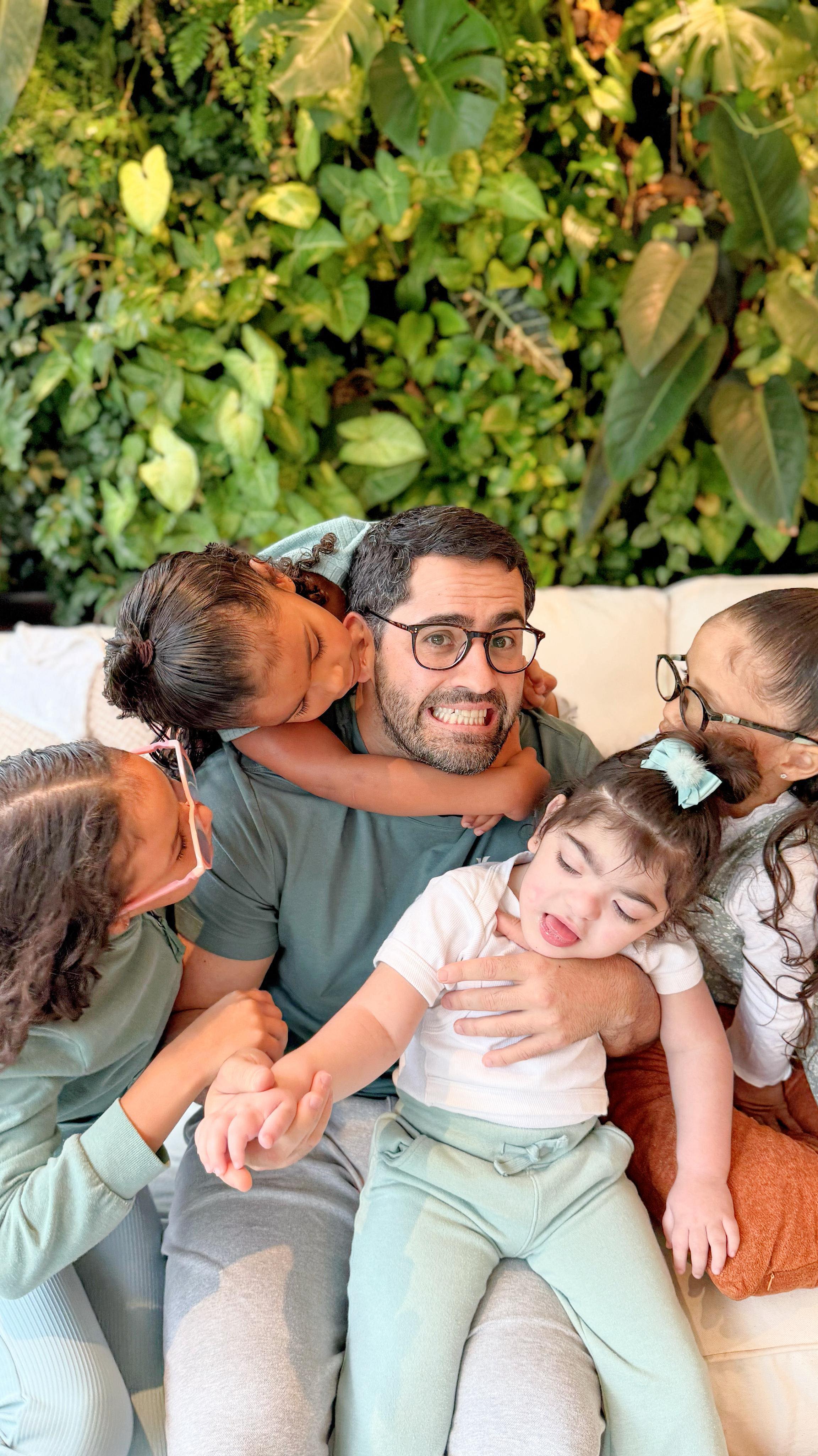 Instagram post by @renatadarzi for Beep Saúde. Caption reads: Pedro foi fazer exame de sangue. As meninas? Já....