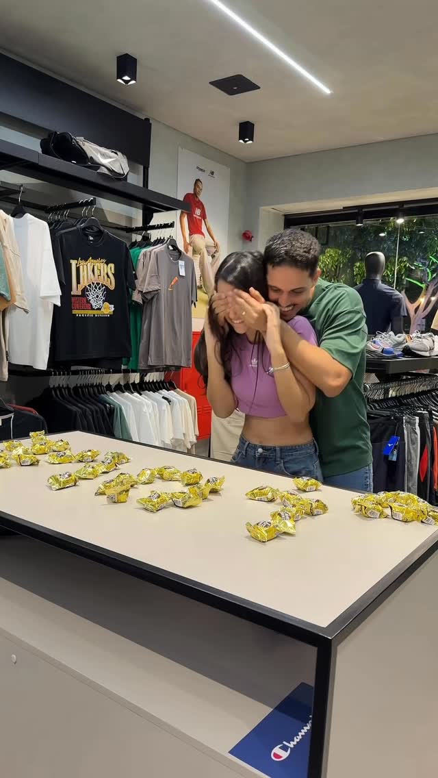 Instagram post by @gabigoncalvis for Mercado Livre. Caption reads: KAKAKAKAK

KAKAKAKAKA 

Id ouro branco :....