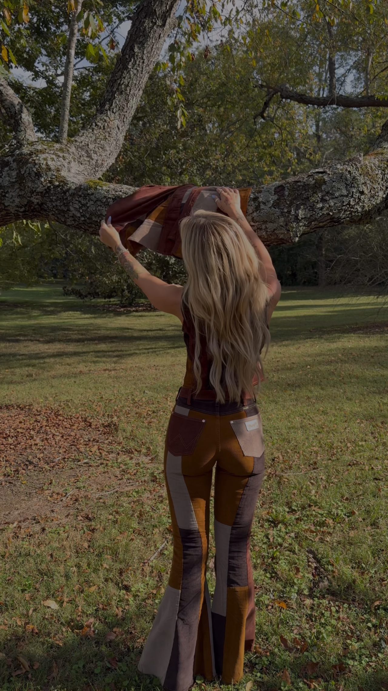 Instagram post by @jombo_imkt for Wrangler. Caption reads: the perfect fall corduroy set 🤎 
shop @wrangler....