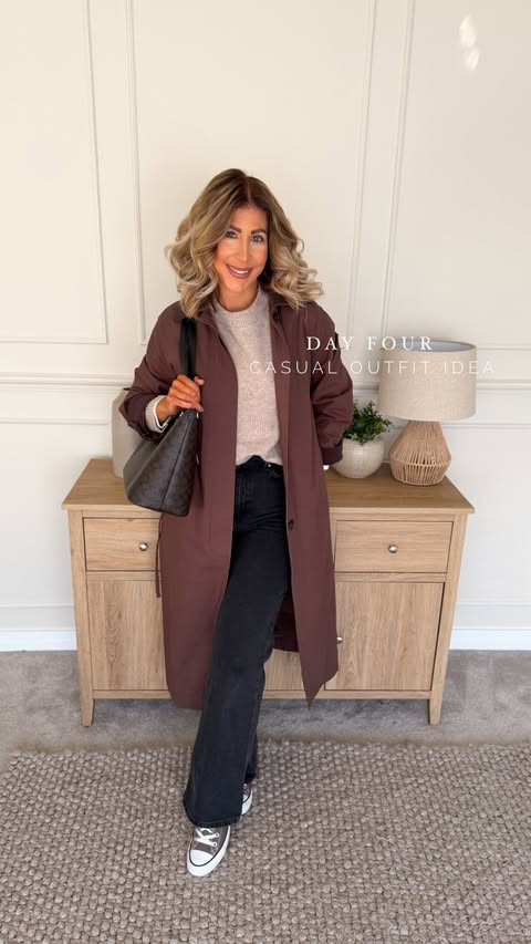 Instagram post by @kirstyannemarr for Secret Sales. Caption reads: [...] LINKS if you want them 🔗 AD @newlook....