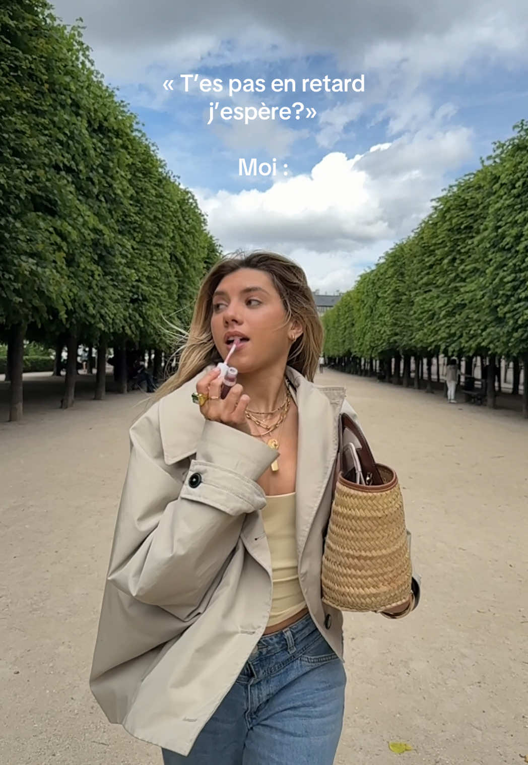 TikTok post by @ambre_diane for IT Cosmetics. Caption reads: Cette fille tellement en retard qu'elle a sa....