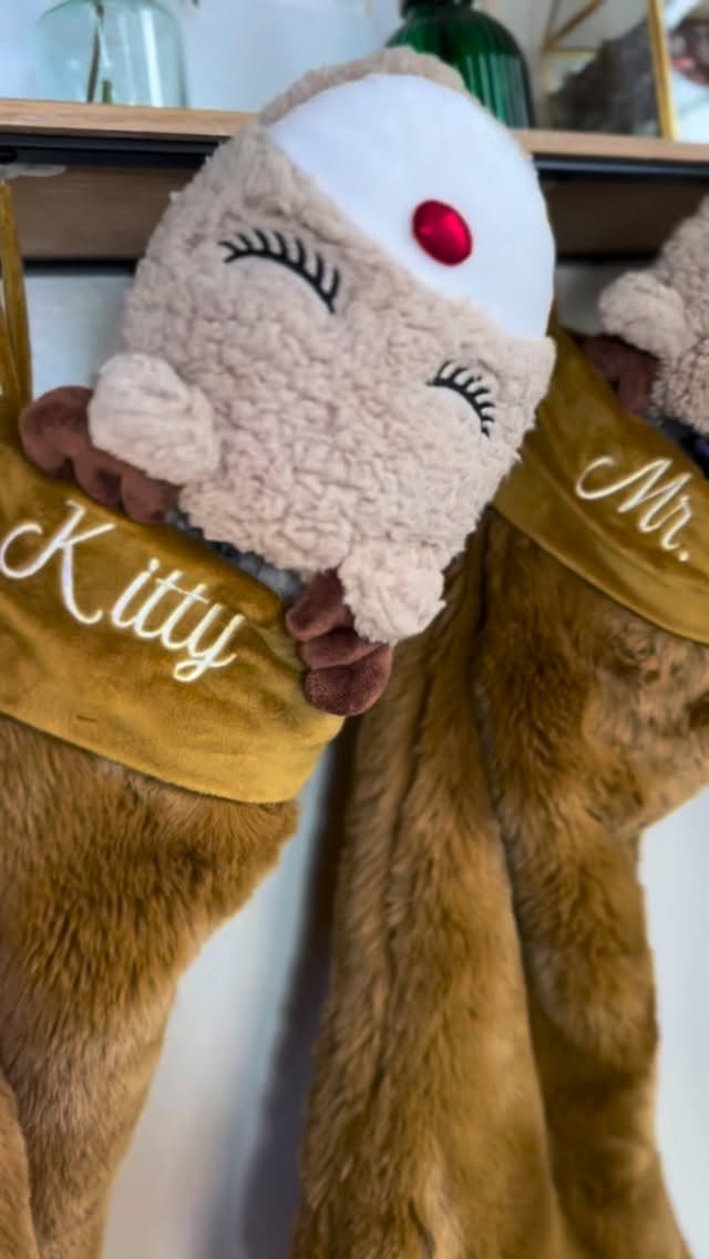 Instagram post by @cunningham_gram for Dearfoams. Caption reads: [...] under the tree to fireside moments,....