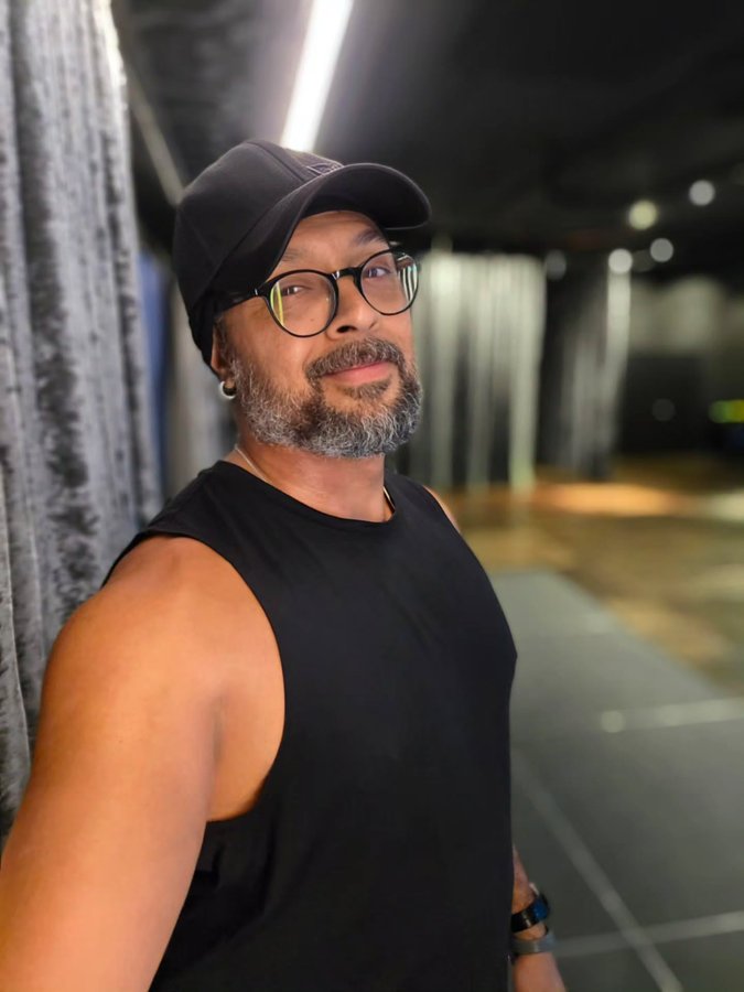 Instagram post by @fabiobarroszes for Zumba. Caption reads: [...] Theater is waiting for you!9:45AM, #zumba....