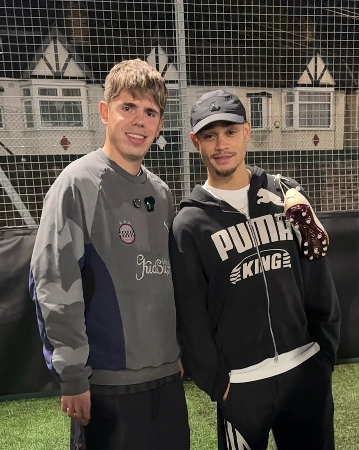 Instagram post by @qesek for R-GOL. Caption reads: PUMA KING 👑 @xavisimons 🤝

#wspolpracareklamowa....