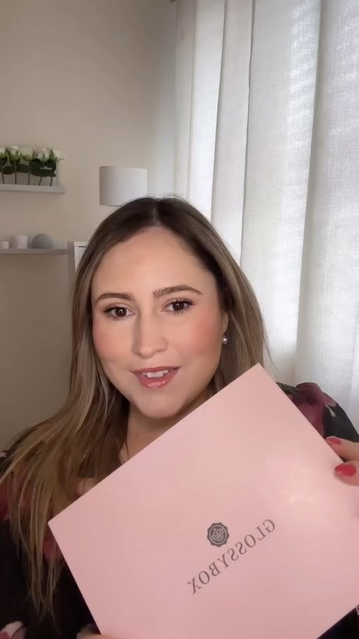 Instagram post by @helenn93_ for Dr.pawpaw. Caption reads: [...] box from amazing brands including @dr.pawpaw....