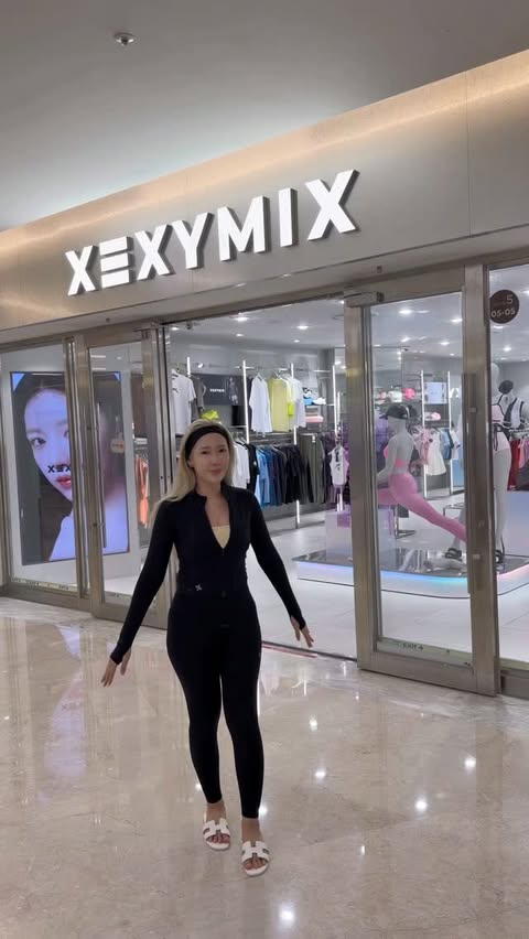 Instagram post by @kharamaki for XEXYMIX. Caption reads: The XEXYMIX set that came with me from Seoul 🇰🇷....