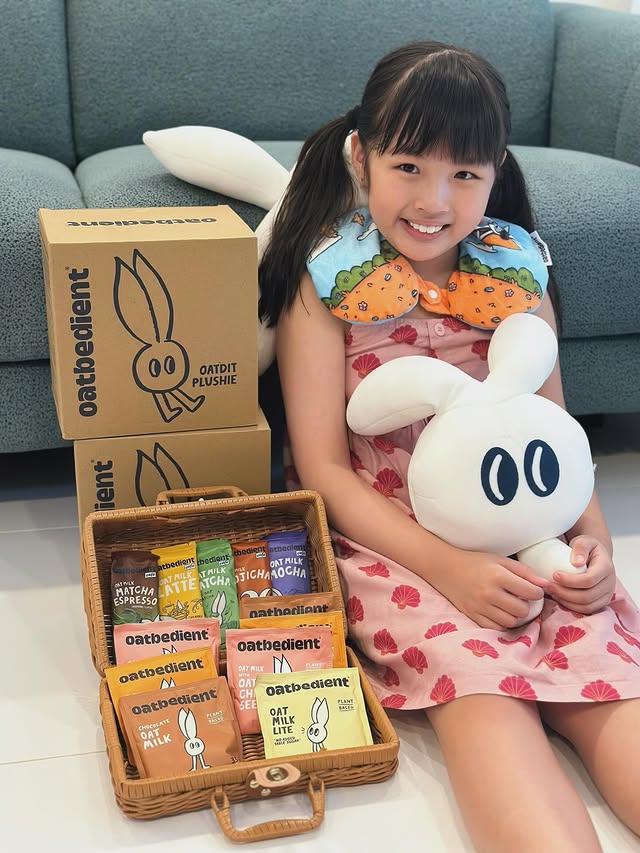 Instagram post by @jjloves86 for Oatbedient. Caption reads: Christmas may be over, but the joy of fresh....