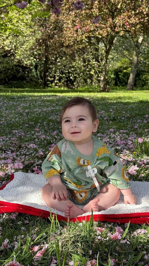 Instagram post by @taviben.kitchen for Hampton and Astley. Caption reads: New, fresh bedding day @hamptonandastley....