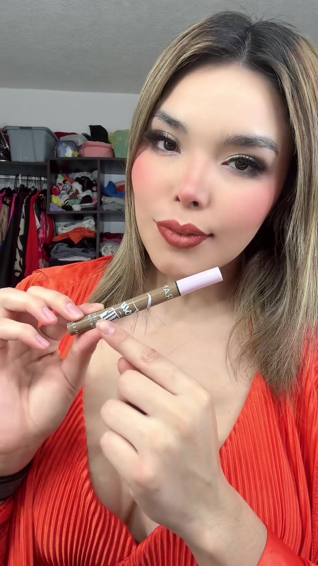 TikTok post by @yarigarciaayala for Ultramo. Caption reads: #ULTRAMO #TikTokShop #MakeupTikTok #fyp [...].