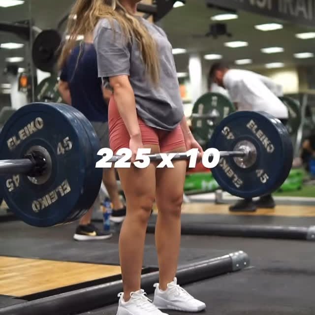 Instagram post by @lindaaabear for 24 Hour Fitness. Caption reads: [...] rep it out 🤗😮‍💨 225 for 🖐🏻🤚🏻....