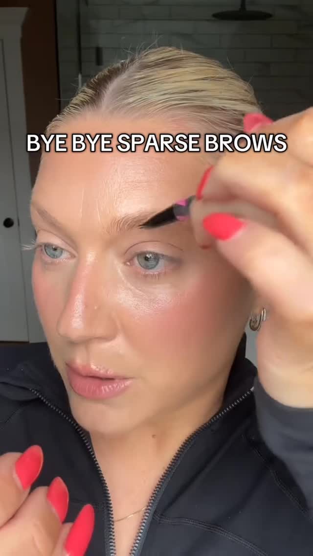 Instagram post by @xoxoj.e.n.n.a for iMethodBeauty. Caption reads: For all my shaky-hand girls—this pencil makes....