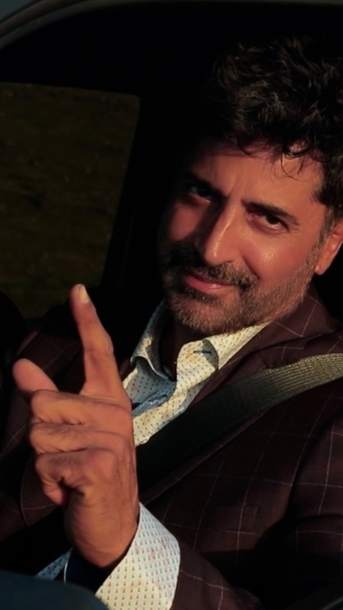 Instagram post by @elicayman for Ford Puerto Rico. Caption reads: Ya sea frente a cámaras, en el escenario o en mi....