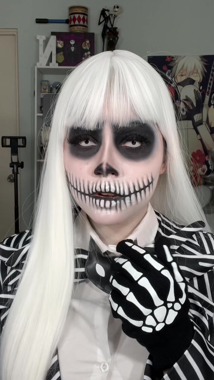TikTok post by @nany_trevi for TTDeye. Caption reads: Cerramos este Halloween con JACK SKELLINGTON 🎃🖤....