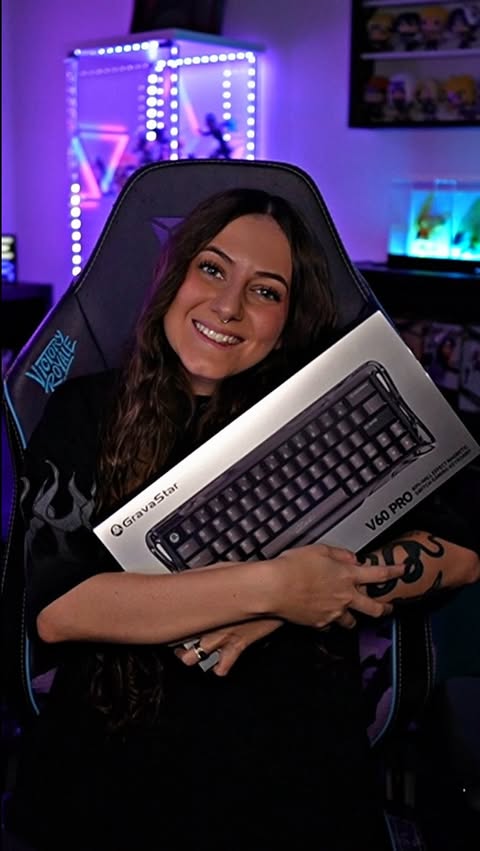 Instagram post by @queen.giorgia for GravaStar. Caption reads: [...] alla mia nuova tastiera da gaming 🚀....