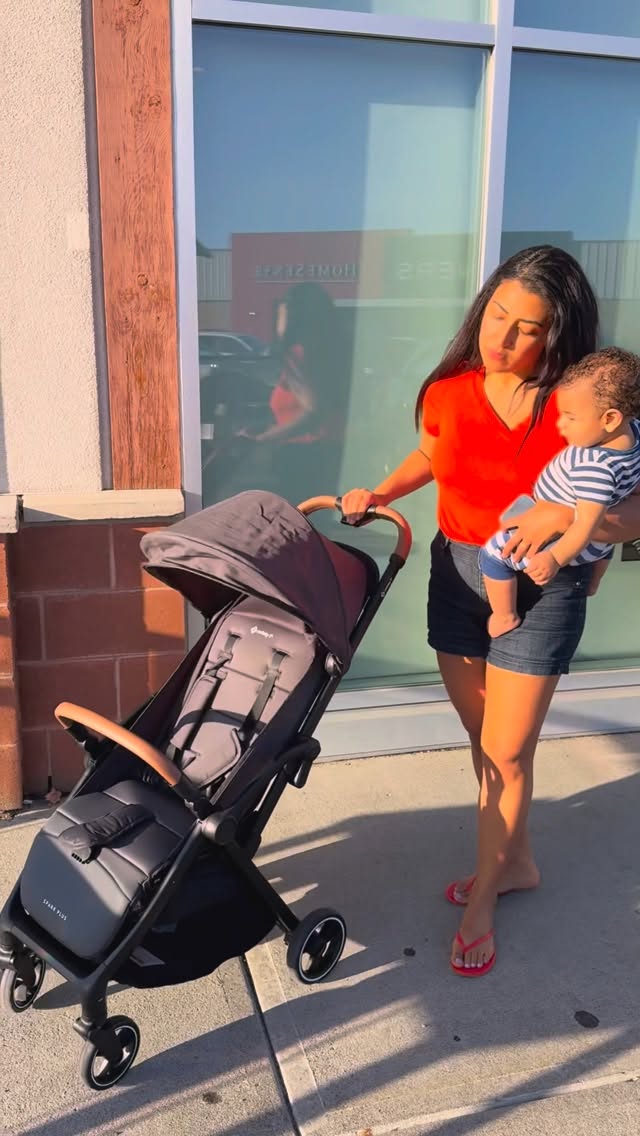 Instagram post by @lidiarome25 for Safety 1st. Caption reads: As you know us, we’re always on the go.. airports,....